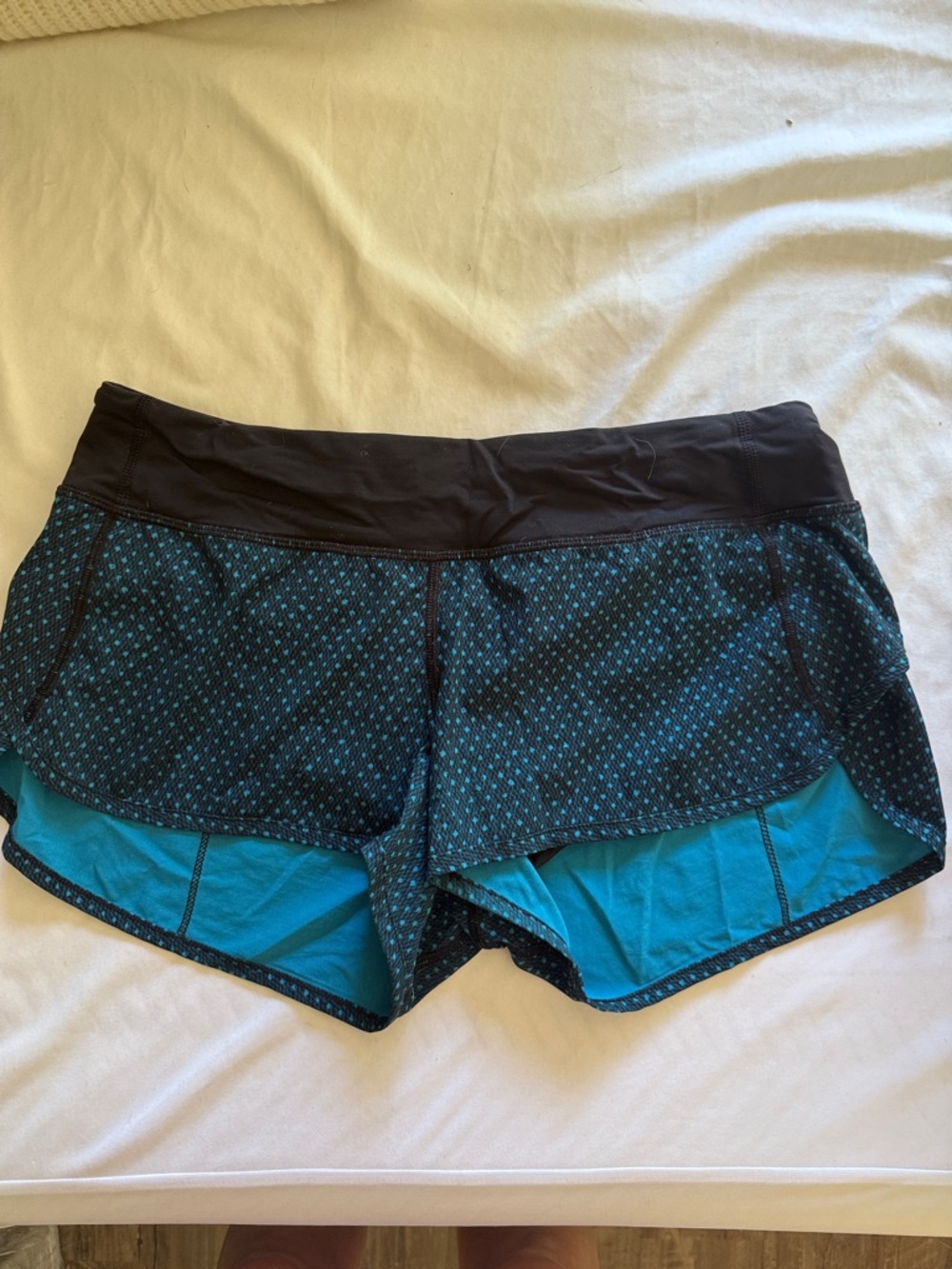 Lululemon Speed up Running Shorts with Black Waistband